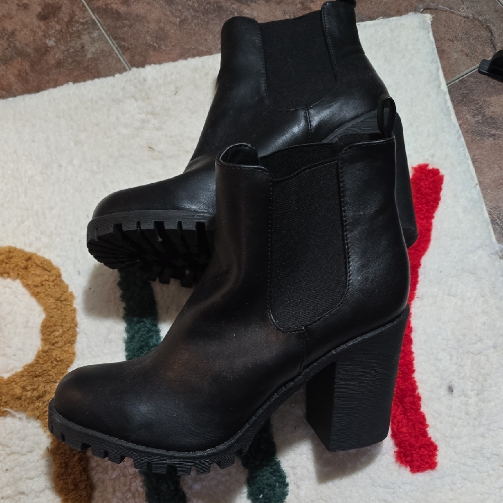 Soda Black Heeled Boots